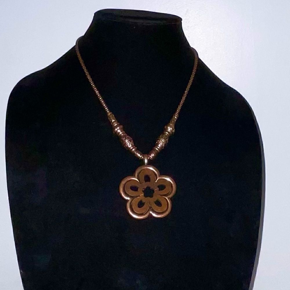 Beautiful Copper & Wood Flower Power Necklace Reversible - Picture 3 of 10